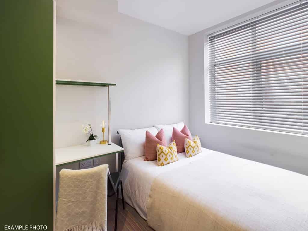 Room in a 4 Bedroom Apartment, 219 Leek Road, Stoke-on-Trent ST4 2BP - Stoke-on-Trent, England, United Kingdom - 4 Bedroom 1 Bathroom Apartment  - Bedroom