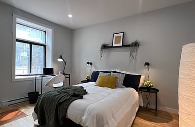 Mont-Royal Room - Bedroom
