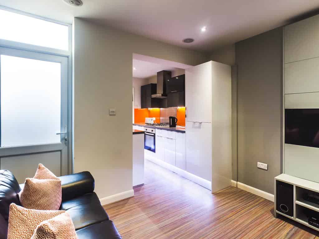 Room in a 4 Bedroom Apartment, 42 Watford Street, Stoke-on-Trent ST4 2EW - Stoke-on-Trent, England, United Kingdom - Bedroom 4 - Kitchen