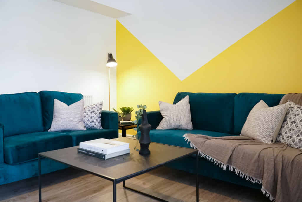 7 Bedroom 2 Bathroom Apartment - 1 - Common Area?w=400&h=260&fit=crop&q=40&auto=format&trim=auto