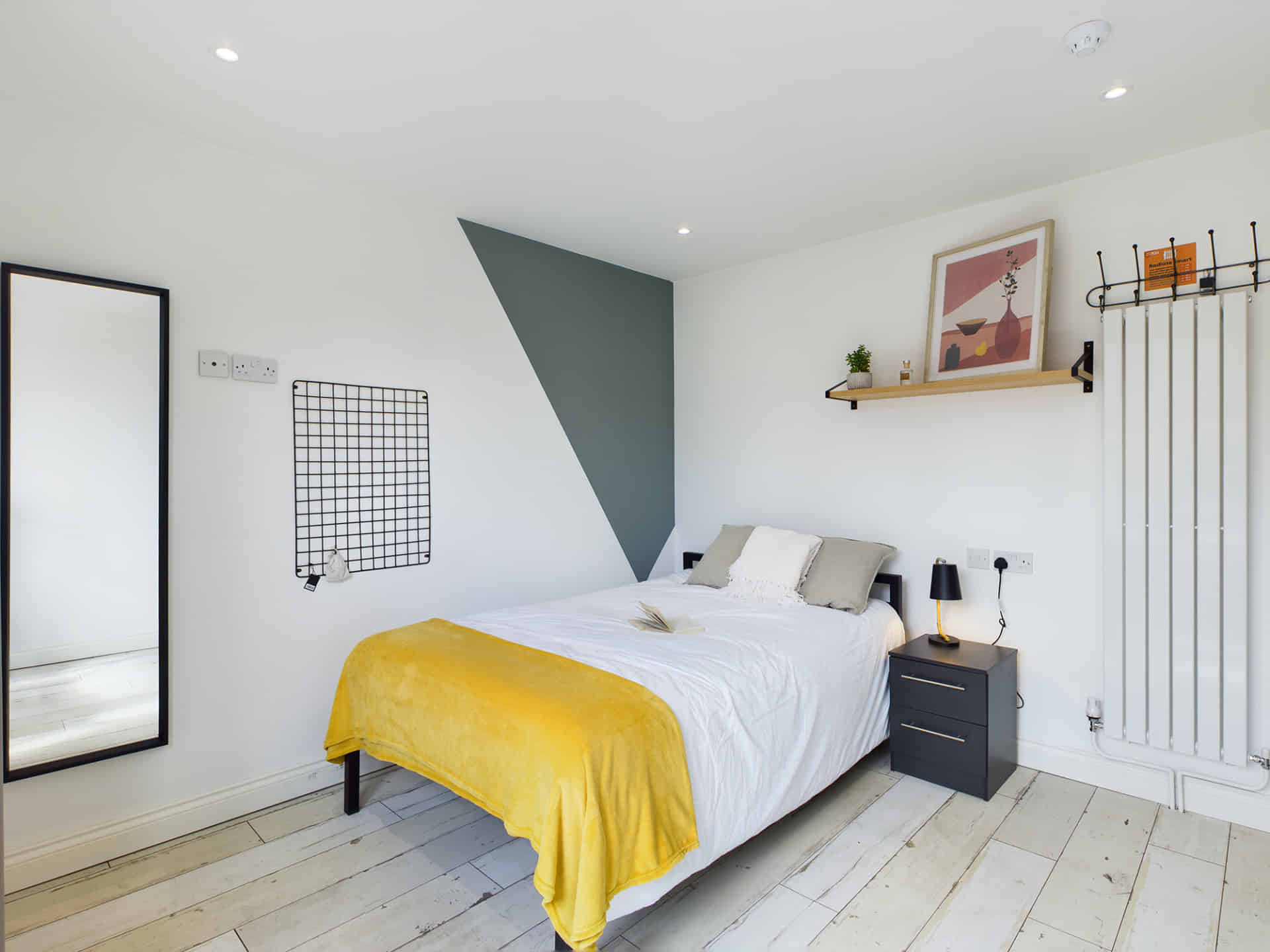 4 Bedroom 1 Bathroom Apartment - 3 - Bedroom?w=400&h=260&fit=crop&q=40&auto=format&trim=auto