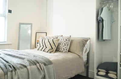 Amenities?w=400&h=260&fit=crop&q=40&auto=format&trim=auto