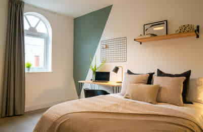 6 Bedroom 2 Bathroom 3 - Bathroom?w=400&h=260&fit=crop&q=40&auto=format&trim=auto
