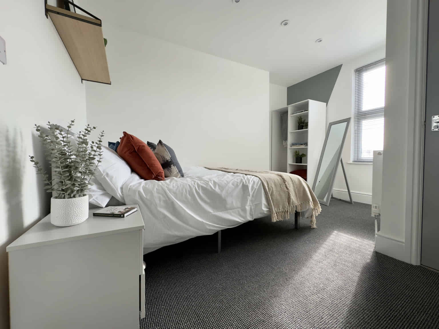 6 Bedroom 6 Bathroom Apartment - Kitchen?w=400&h=260&fit=crop&q=40&auto=format&trim=auto