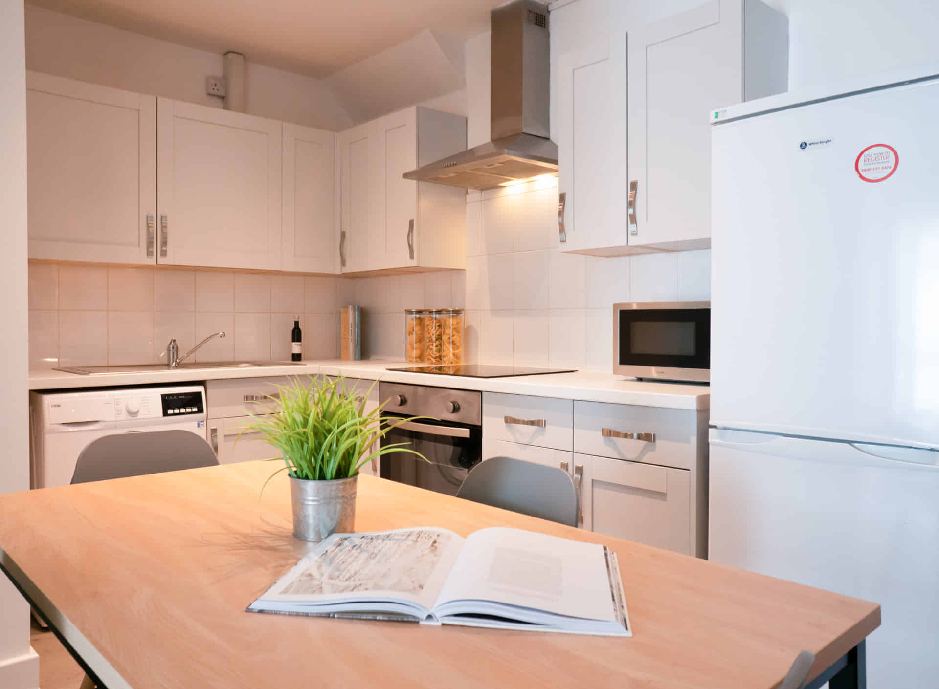 8 Bedroom 2 Bathroom Apartment - 1 - Bathroom?w=400&h=260&fit=crop&q=40&auto=format&trim=auto