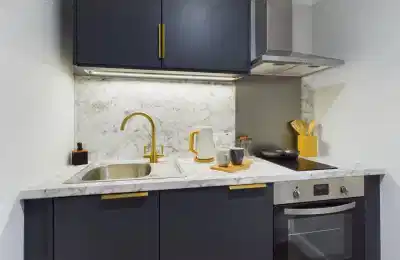 Kitchen?w=400&h=260&fit=crop&q=40&auto=format&trim=auto