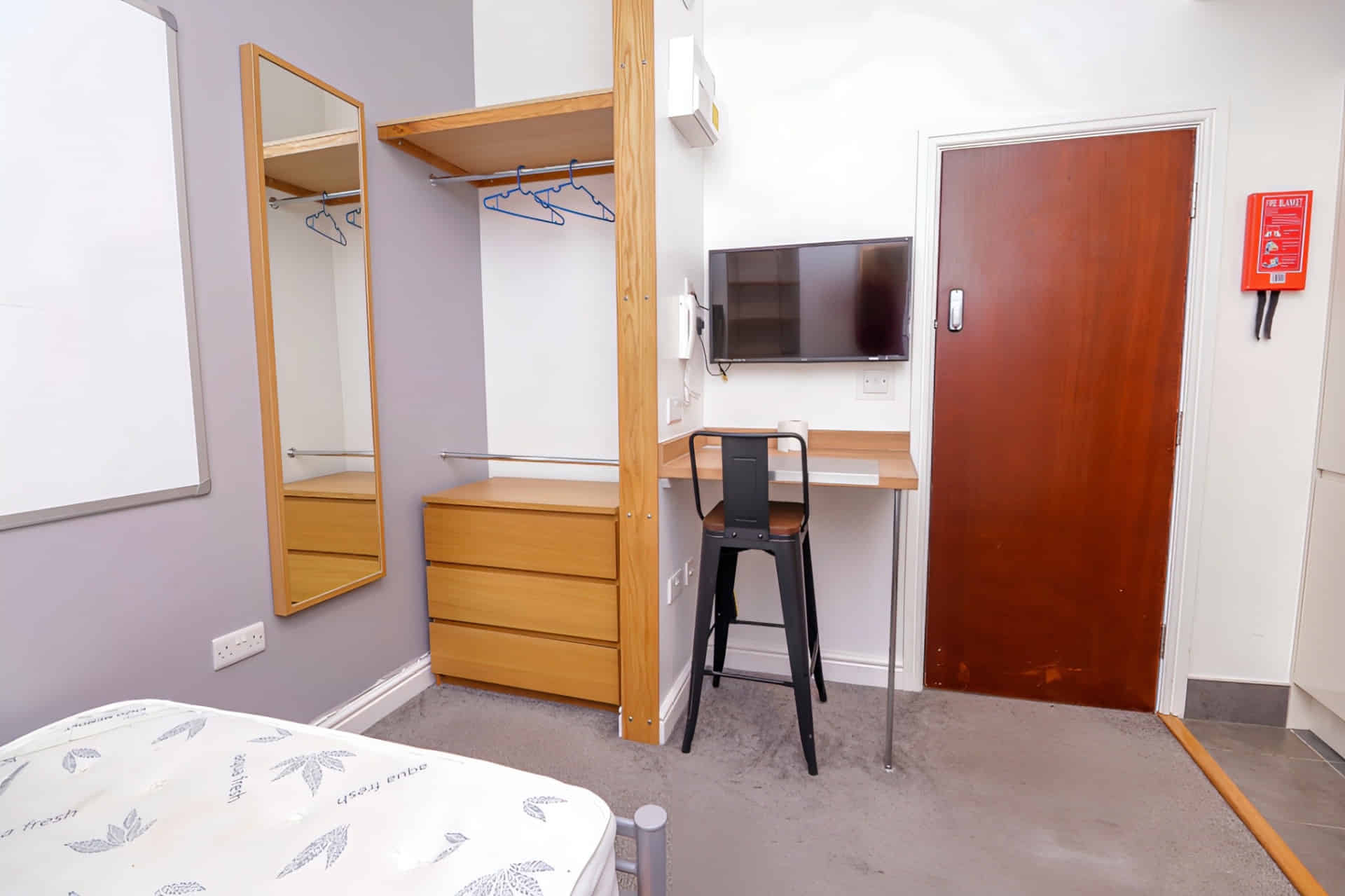 7 Bedroom 7 Bathroom Apartment - 3 - Bedroom?w=400&h=260&fit=crop&q=40&auto=format&trim=auto