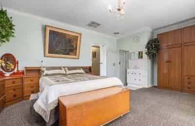 Room 1 - Bedroom?w=400&h=260&fit=crop&q=40&auto=format&trim=auto
