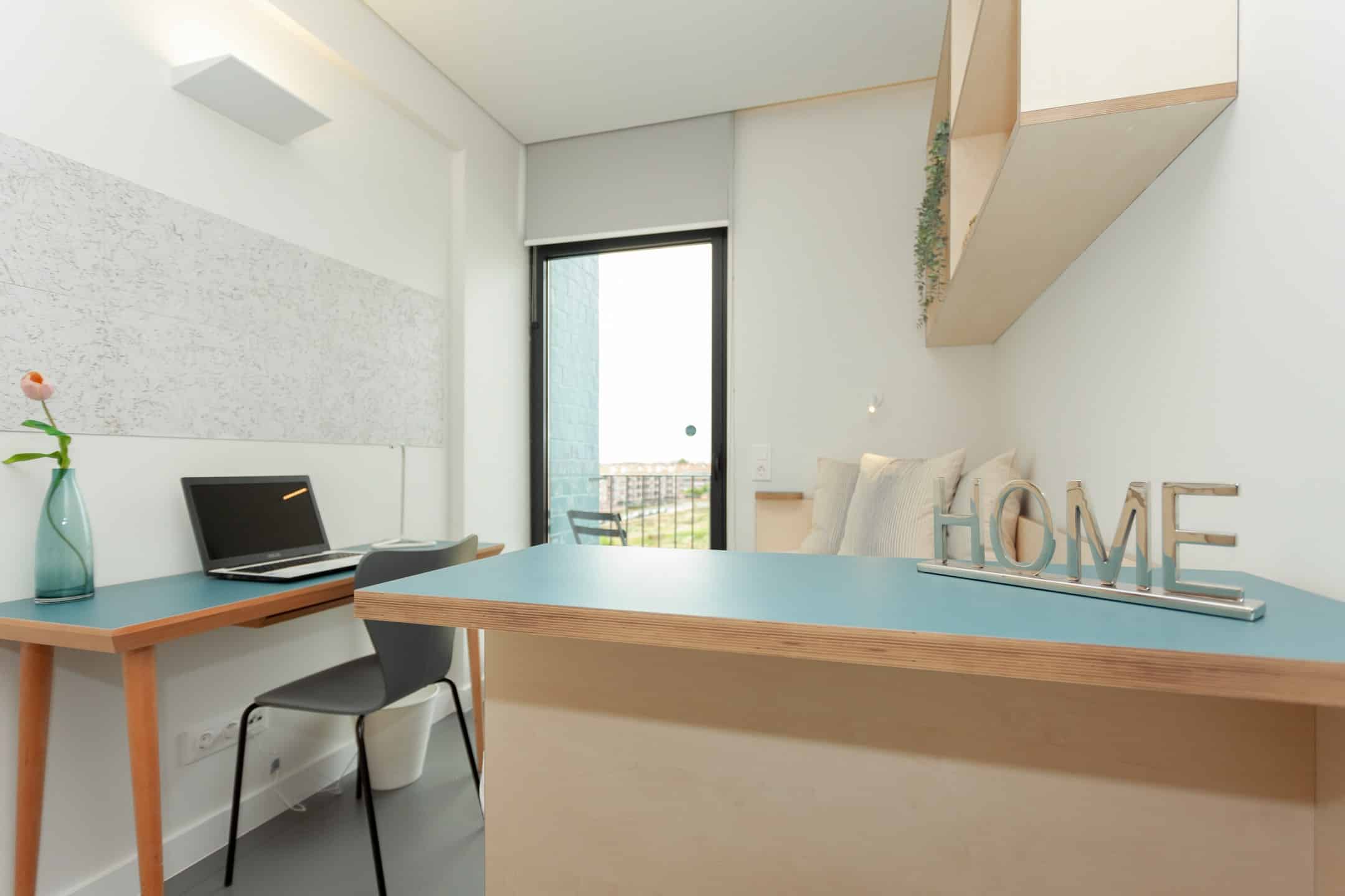 Premium Studio - Amenities?w=400&h=260&fit=crop&q=40&auto=format&trim=auto