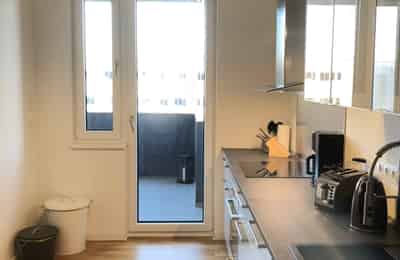 Kitchen?w=400&h=260&fit=crop&q=40&auto=format&trim=auto