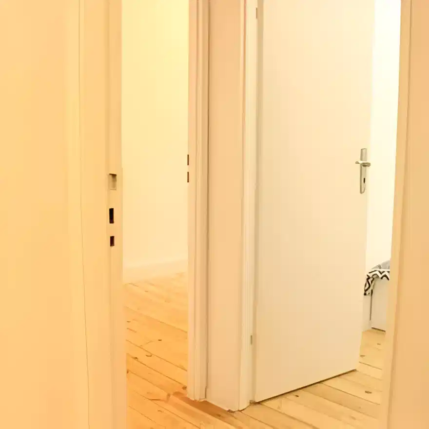 Bathroom?w=400&h=260&fit=crop&q=40&auto=format&trim=auto