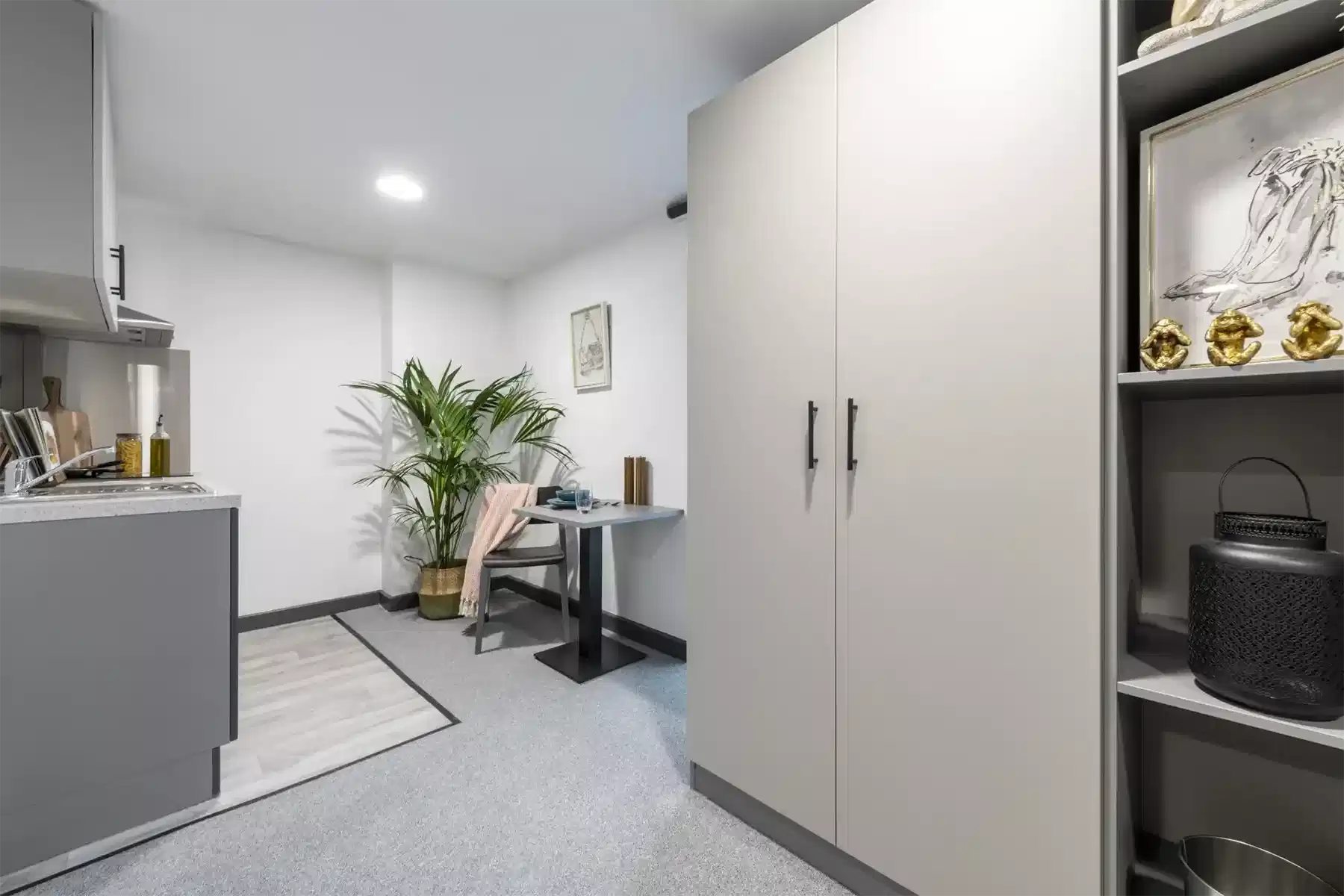 Common Area?w=400&h=260&fit=crop&q=40&auto=format&trim=auto