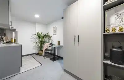 Common Area?w=400&h=260&fit=crop&q=40&auto=format&trim=auto