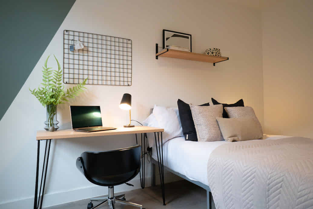 4 Bedroom 2 Bathroom Apartment - 1 - Amenities?w=400&h=260&fit=crop&q=40&auto=format&trim=auto