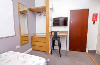 Bedroom 3 - Bedroom?w=400&h=260&fit=crop&q=40&auto=format&trim=auto