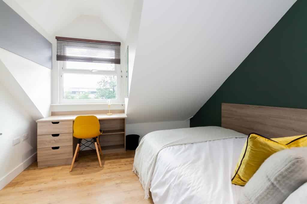 Room in a 6 Bedroom Apartment, 42 Bankfield Road, Huddersfield HD1 3HR (Flat 7) - Huddersfield, England, United Kingdom - 6 Bedroom 2 Bathroom Apartment - Bedroom