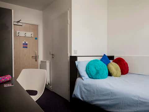 Premium Plus Single En-Suite - Bedroom