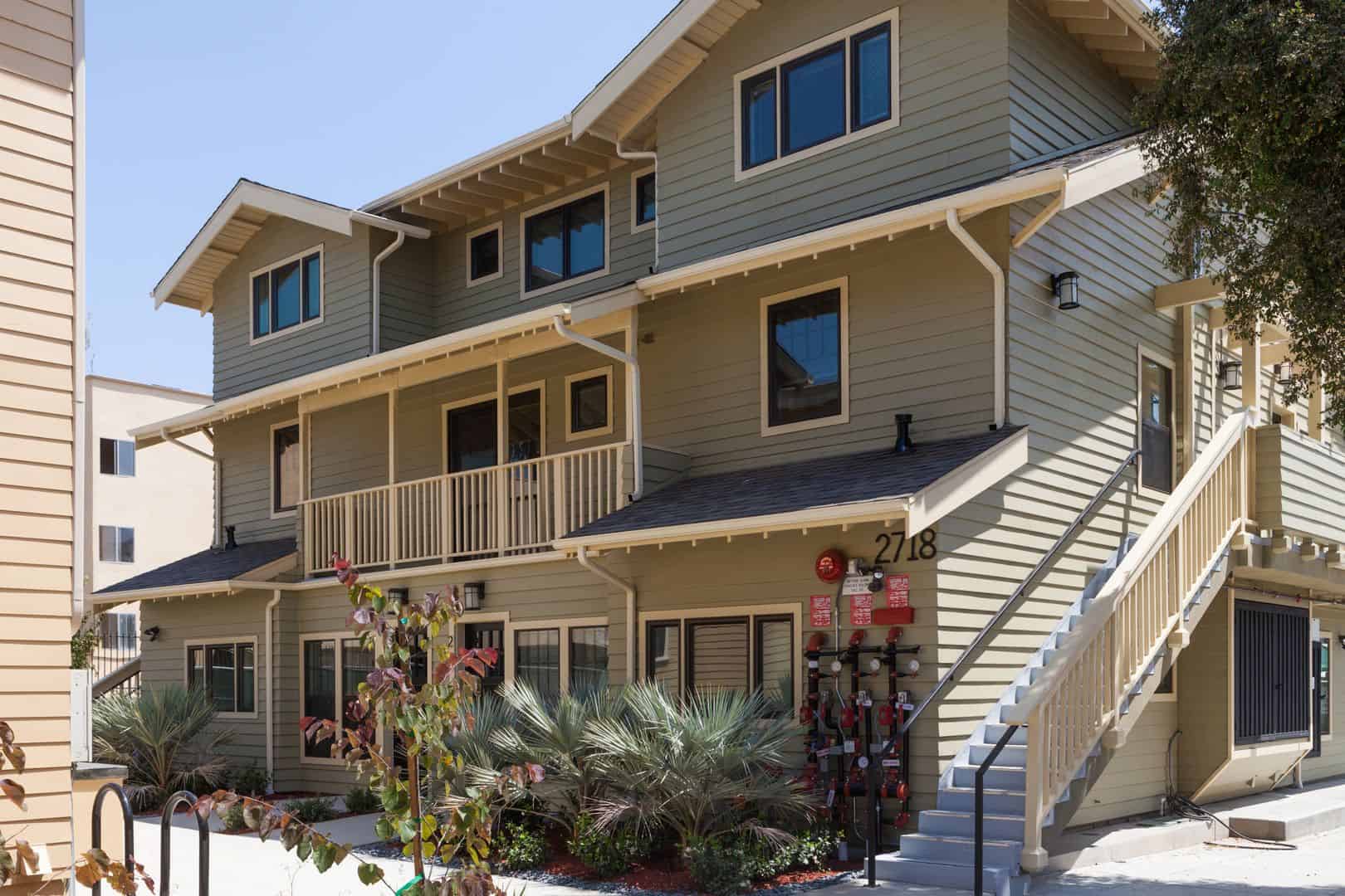 Dee Jay, Los Angeles - Los Angeles, California, United States - Exterior