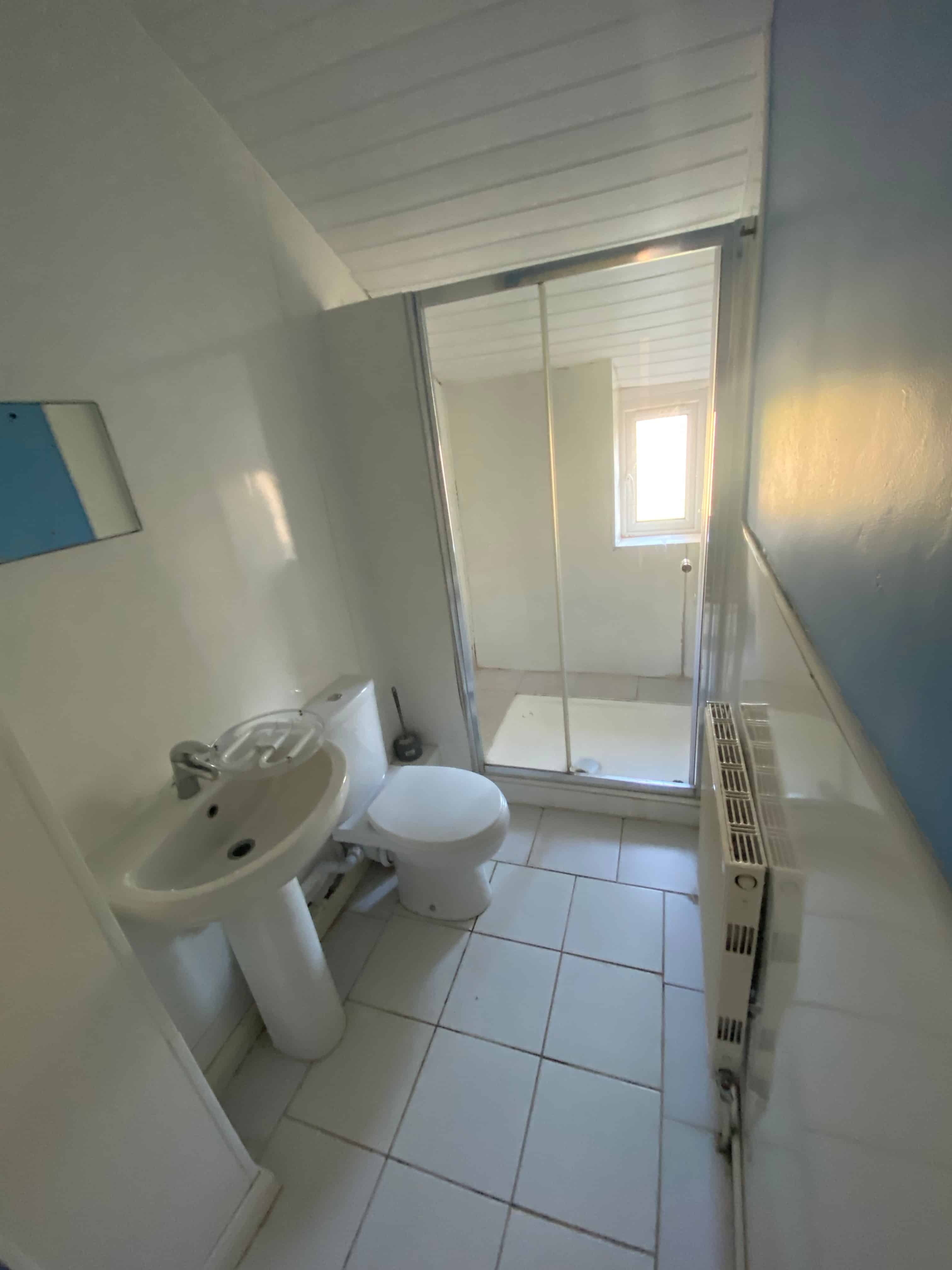 5 Bedroom Apartment, 173 Downend Rd, Downend, Bristol BS16 5EA - Bristol, England, United Kingdom - 5 Bedrooms 2 Bathrooms Apartment - Bathroom