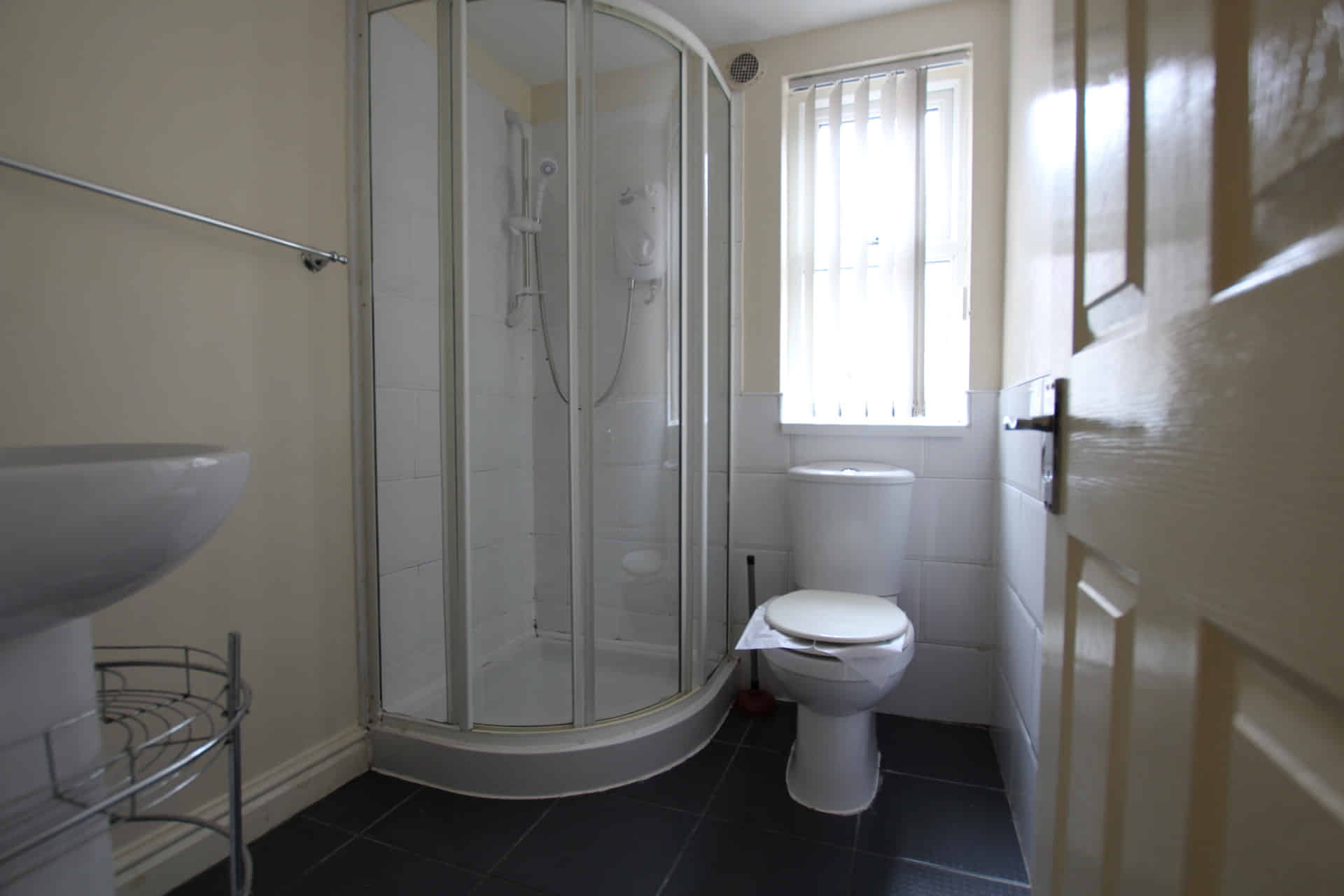 Room in a 7 Bedroom Apartment, 23 Crofton St, Manchester M14 4DX (Flat 2) - Manchester, England, United Kingdom - 7 Bedroom 2 Bathroom Apartment  - Bathroom