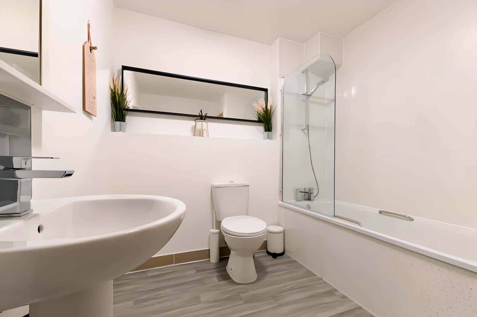 Two Bedroom Apartment - Bedroom?w=400&h=260&fit=crop&q=40&auto=format&trim=auto