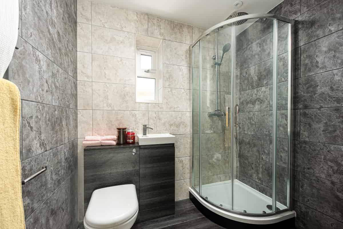 Room in a 6 Bedroom Apartment, 77 St John's Cres, Bristol BS3 5EL - Bristol, England, United Kingdom - Bedroom 3 - Bathroom