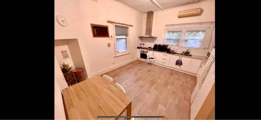 Room 1 - Kitchen?w=400&h=260&fit=crop&q=40&auto=format&trim=auto