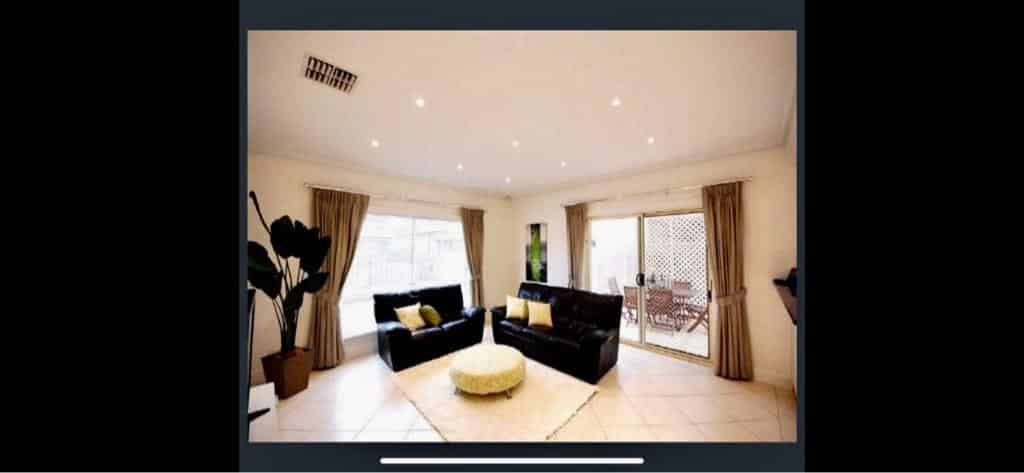 Room 1 - Bathroom?w=400&h=260&fit=crop&q=40&auto=format&trim=auto
