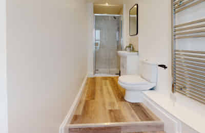 Room in a 11 Bedroom Apartment, Whiteladies Rd, Clifton, Bristol BS8 2QN - Bristol, England, United Kingdom - Bedroom 1 Gold - Bathroom