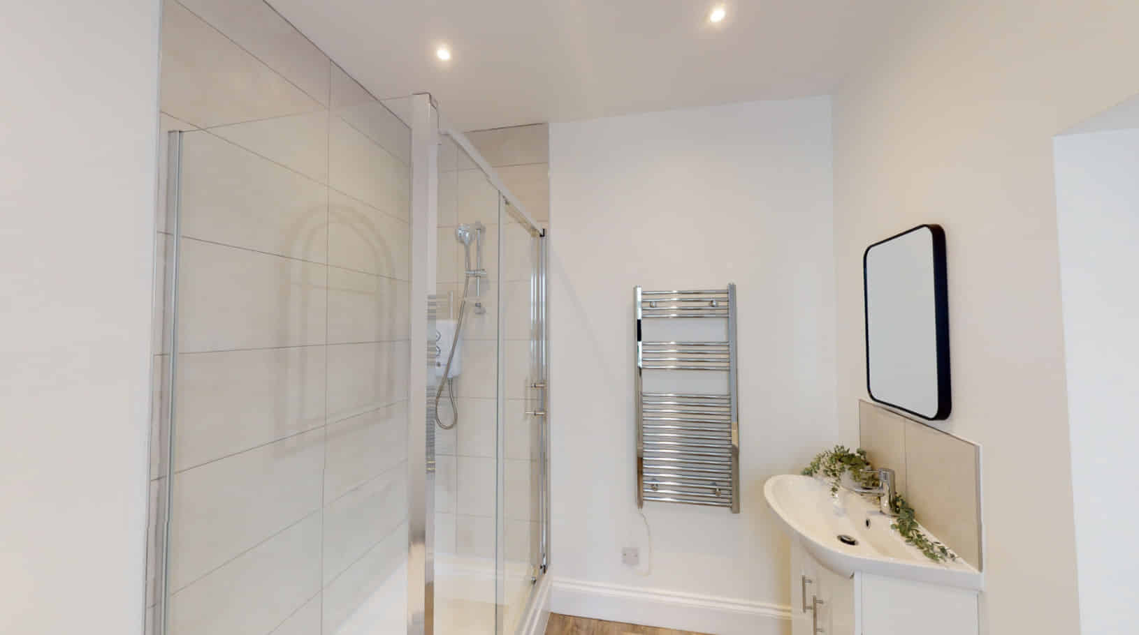 Room in a 12 Bedroom Apartment, Whiteladies Rd, Clifton, Bristol BS8 2QN - Bristol, England, United Kingdom - Bedroom 1 Silver - Bathroom