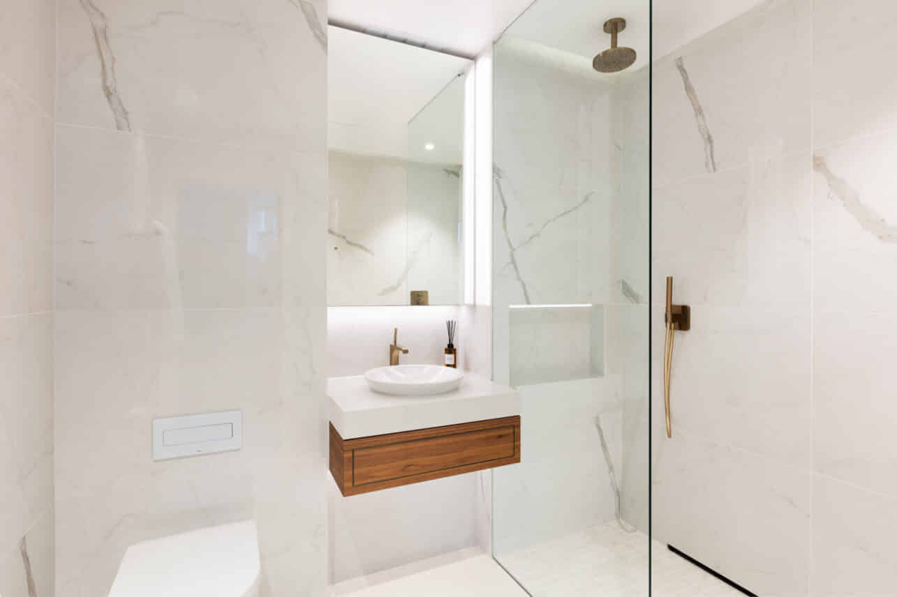 1 Bedroom Apartment, Great Peter St, London SW1P 3LW - London, England, United Kingdom - 1 Bedroom Apartment - Bathroom