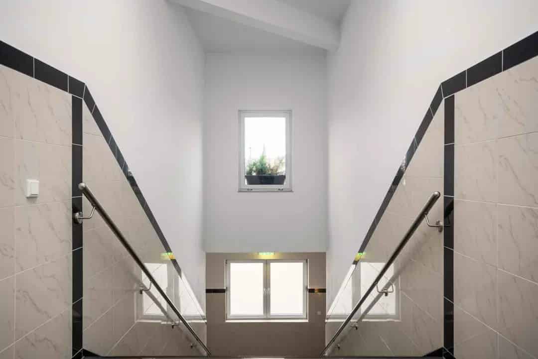 Exterior?w=400&h=260&fit=crop&q=40&auto=format&trim=auto