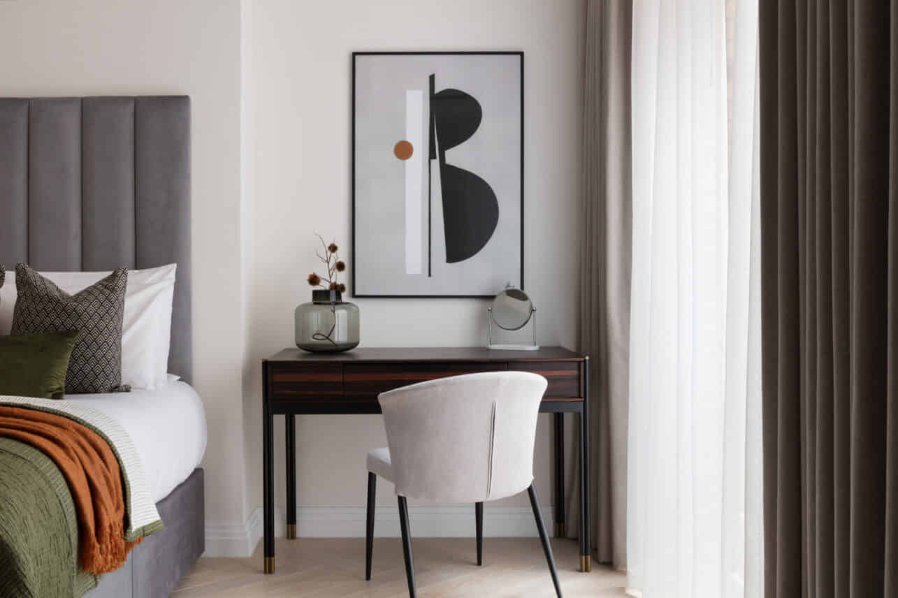 Studio - Bedroom?w=400&h=260&fit=crop&q=40&auto=format&trim=auto