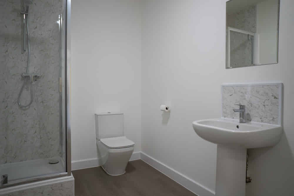 Bedroom 1 - Amenities?w=400&h=260&fit=crop&q=40&auto=format&trim=auto