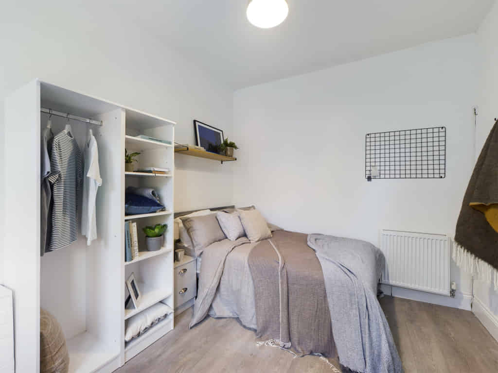 Bedroom 4 - Bathroom?w=400&h=260&fit=crop&q=40&auto=format&trim=auto