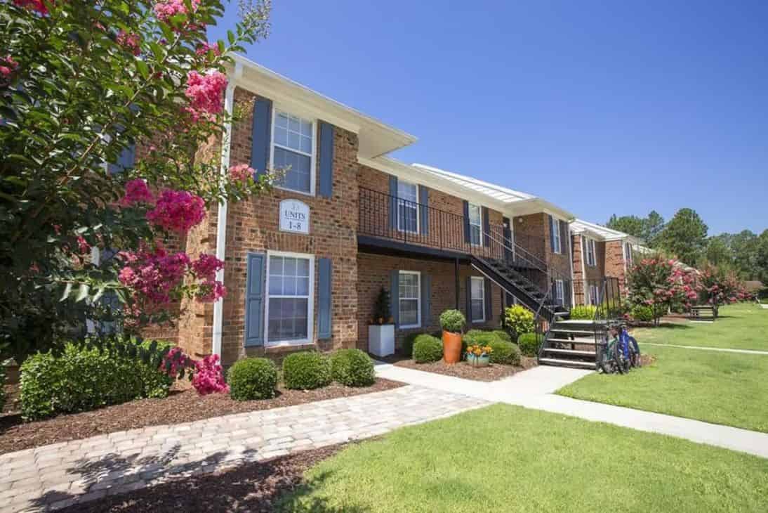 Amenities?w=400&h=260&fit=crop&q=40&auto=format&trim=auto