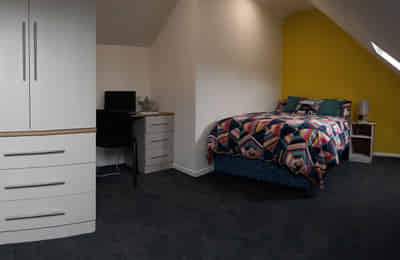 Bedroom 2 - Bathroom?w=400&h=260&fit=crop&q=40&auto=format&trim=auto