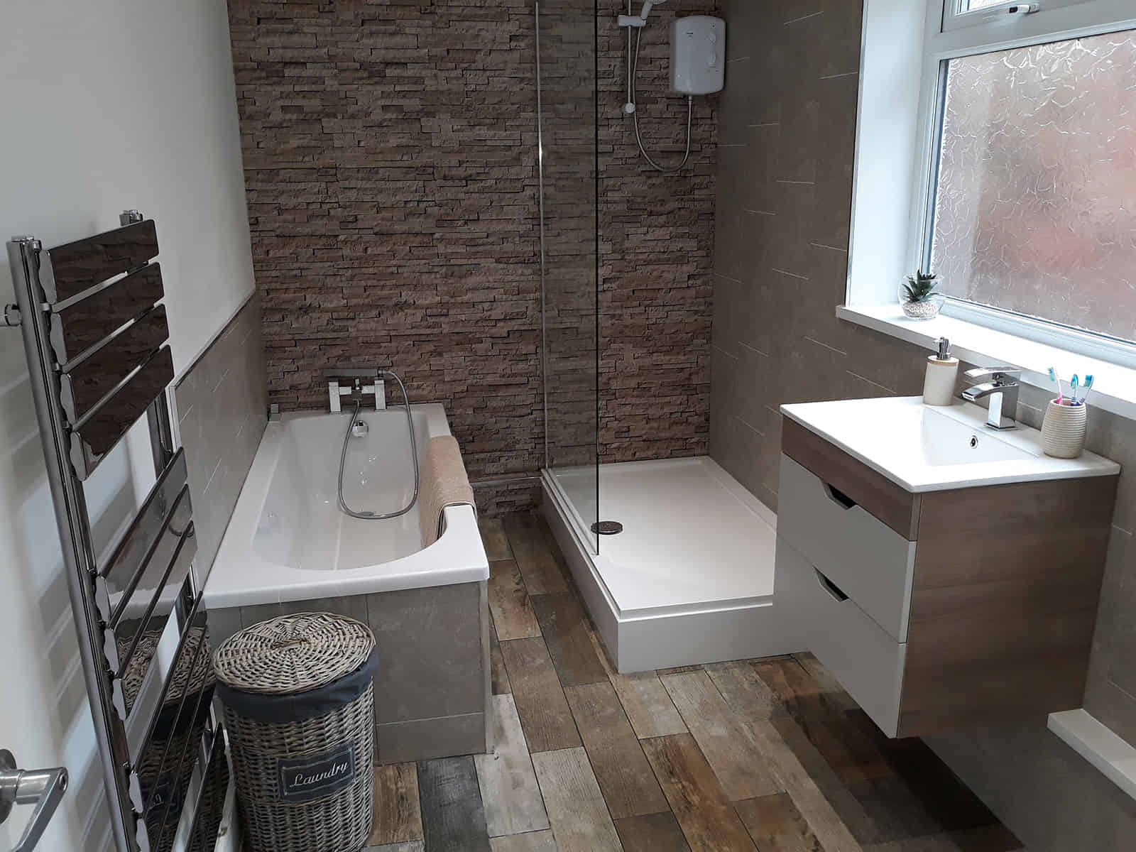 Room in a 4 Bedroom Apartment, 117 Victoria Road, Middlesbrough - Middlesbrough, England, United Kingdom - Bedroom 1 - Bathroom