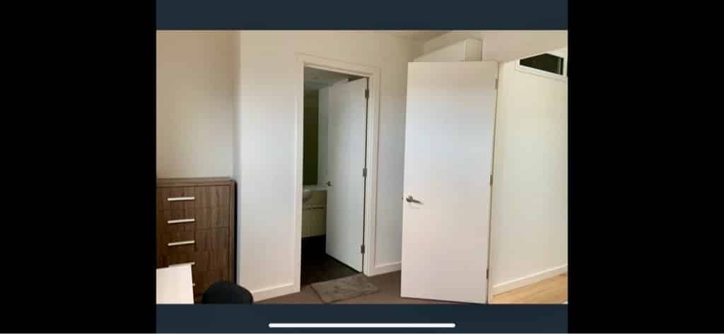 Bathroom?w=400&h=260&fit=crop&q=40&auto=format&trim=auto