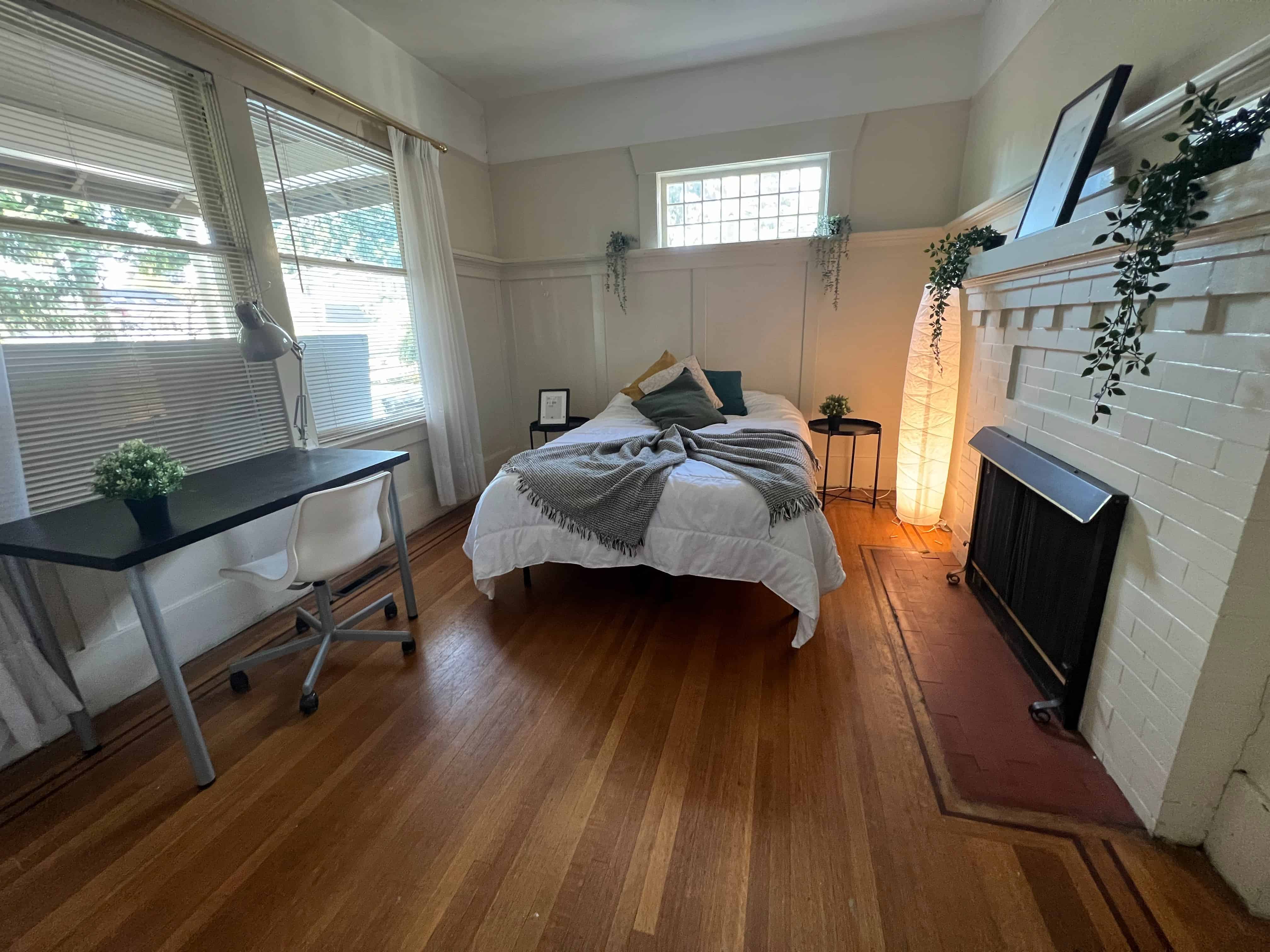 Rembrandt room( 6 Bed 2 Bath ) - Bedroom?w=400&h=260&fit=crop&q=40&auto=format&trim=auto