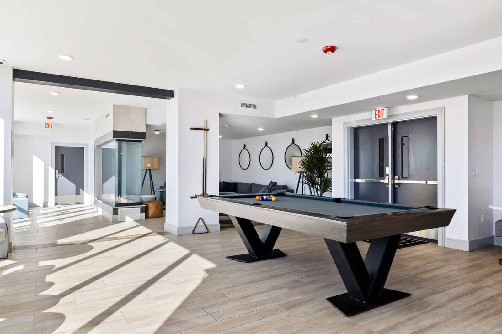 Amenities?w=400&h=260&fit=crop&q=40&auto=format&trim=auto