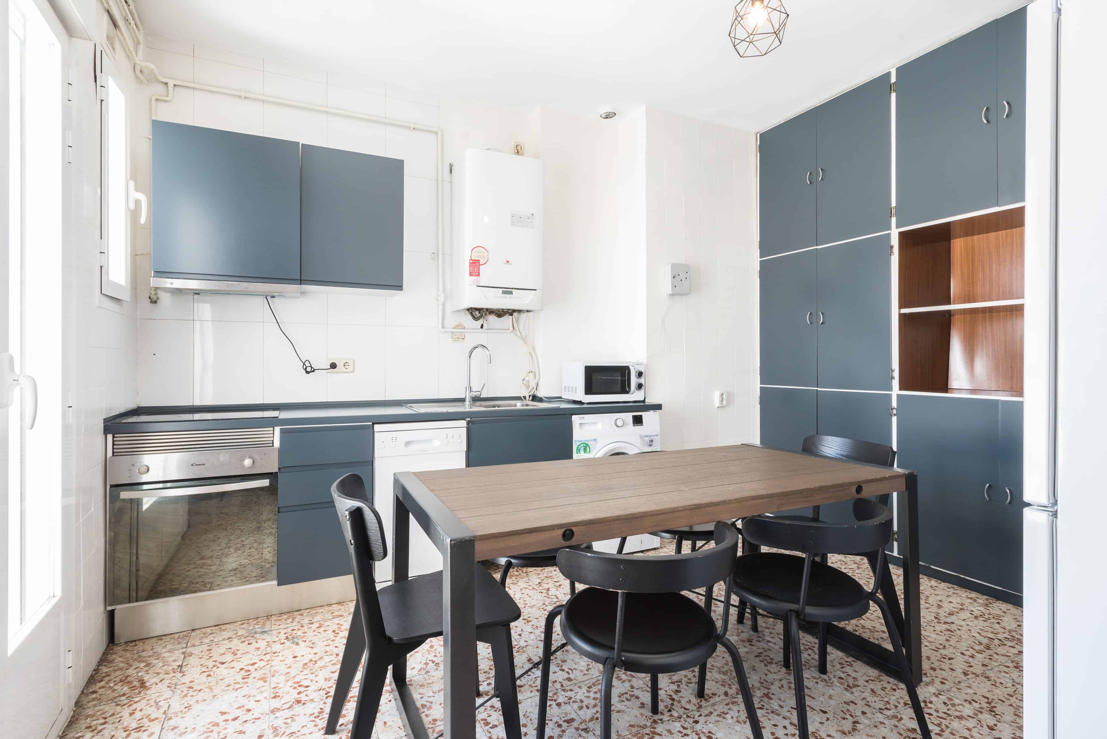 Kitchen?w=400&h=260&fit=crop&q=40&auto=format&trim=auto