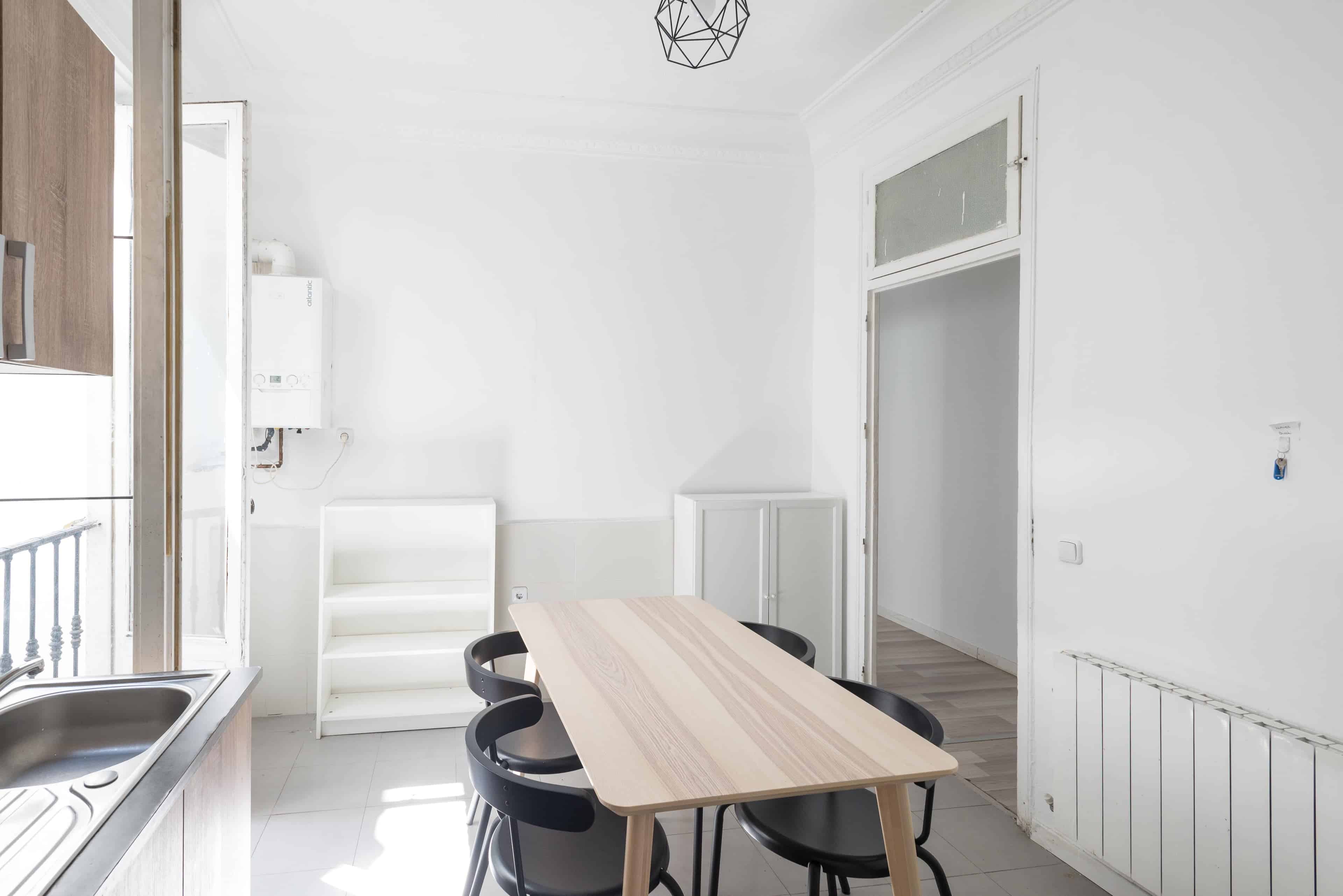 Calle Atocha 66 3º Izq, Madrid - Madrid, Spain - Kitchen
