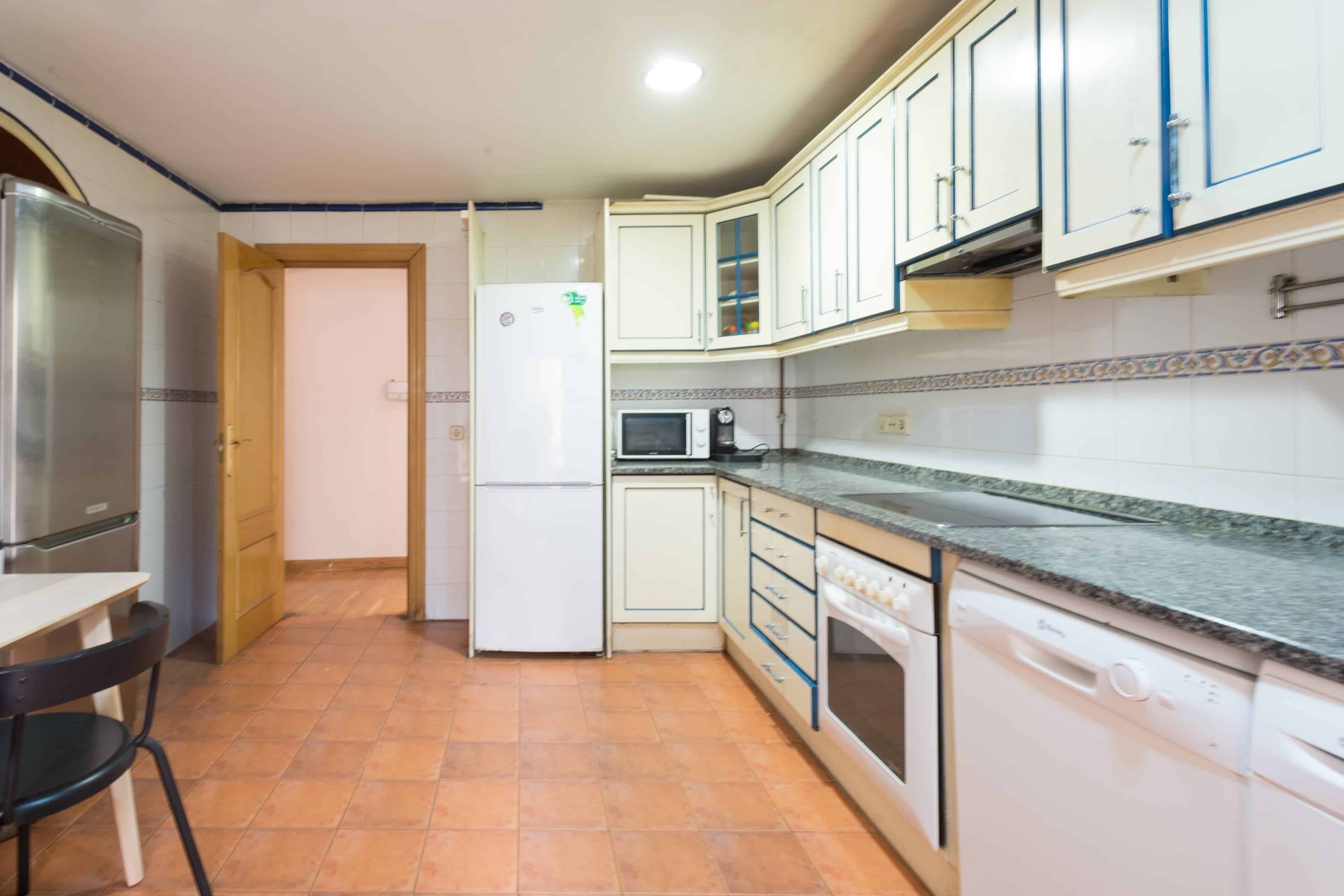 Calle Conde De Romanones 8 1º Ext Der, Madrid - Madrid, Spain - Kitchen
