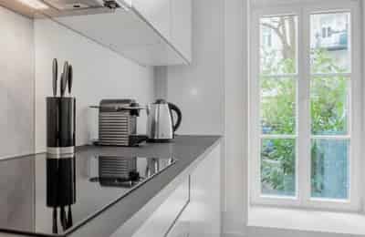 Kitchen?w=400&h=260&fit=crop&q=40&auto=format&trim=auto