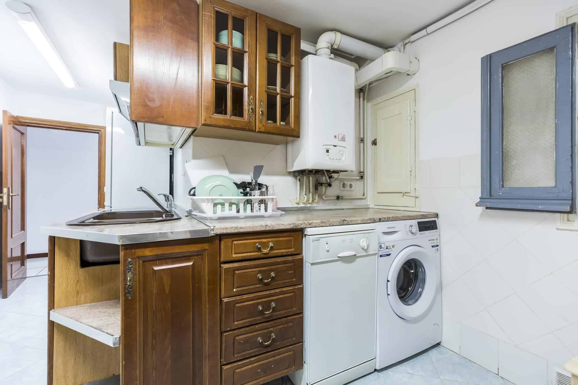 Kitchen?w=400&h=260&fit=crop&q=40&auto=format&trim=auto