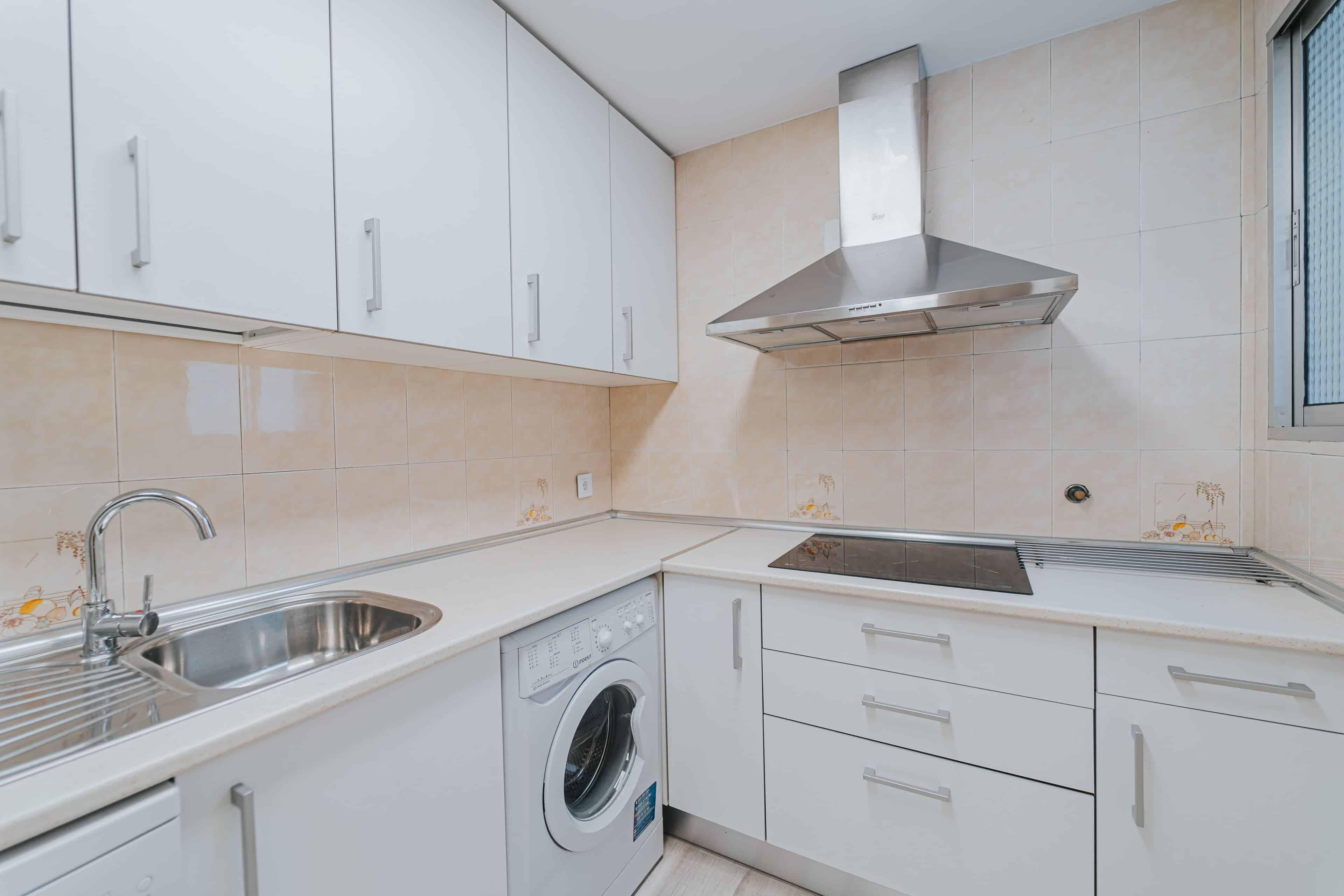 Paseo De La Virgen Del Puerto 13, Madrid - Madrid, Spain - Kitchen