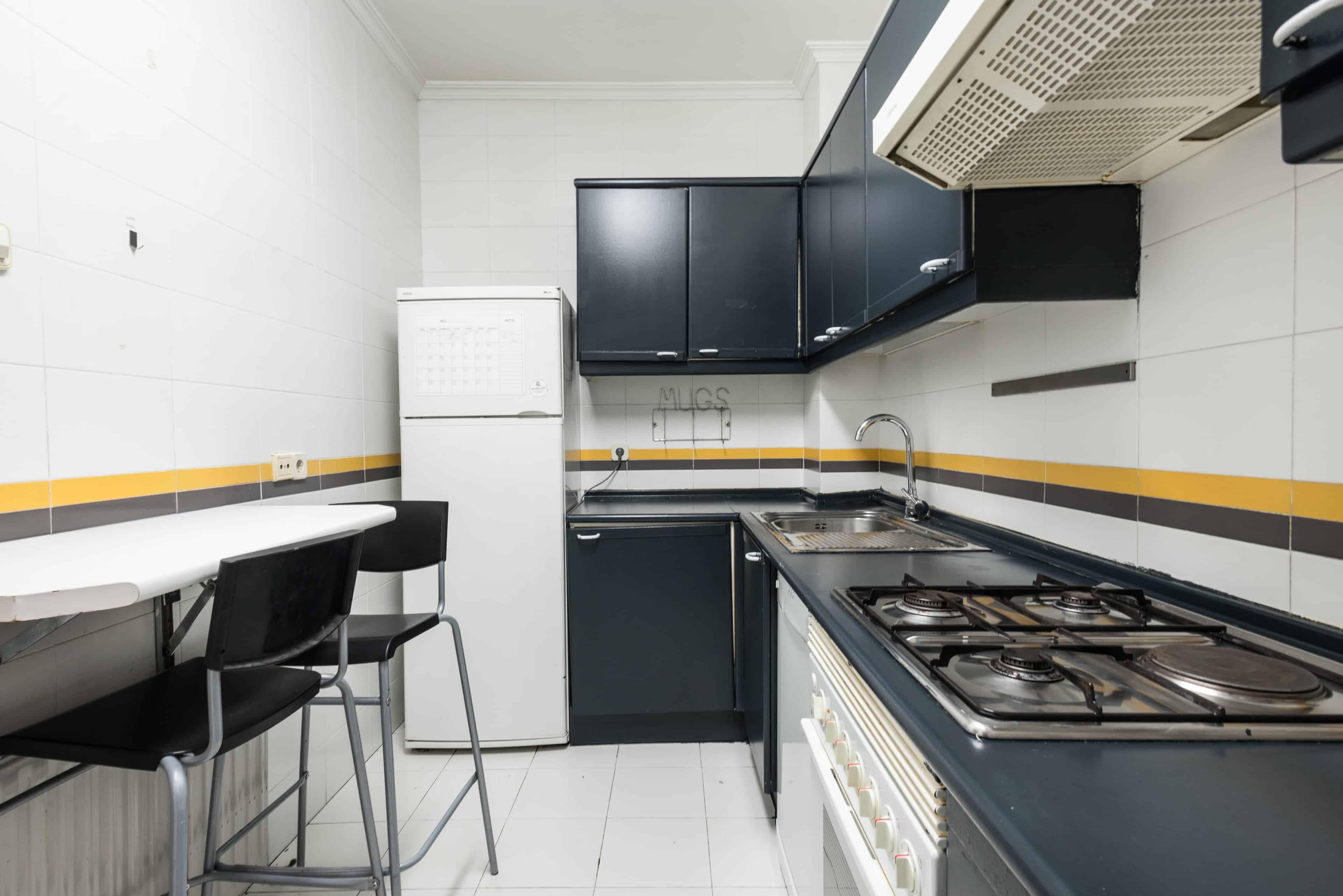 Kitchen?w=400&h=260&fit=crop&q=40&auto=format&trim=auto
