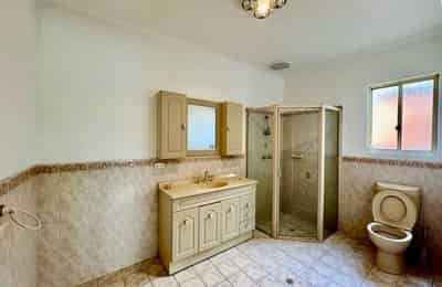 4 Bed 2 Bath - Bathroom?w=400&h=260&fit=crop&q=40&auto=format&trim=auto