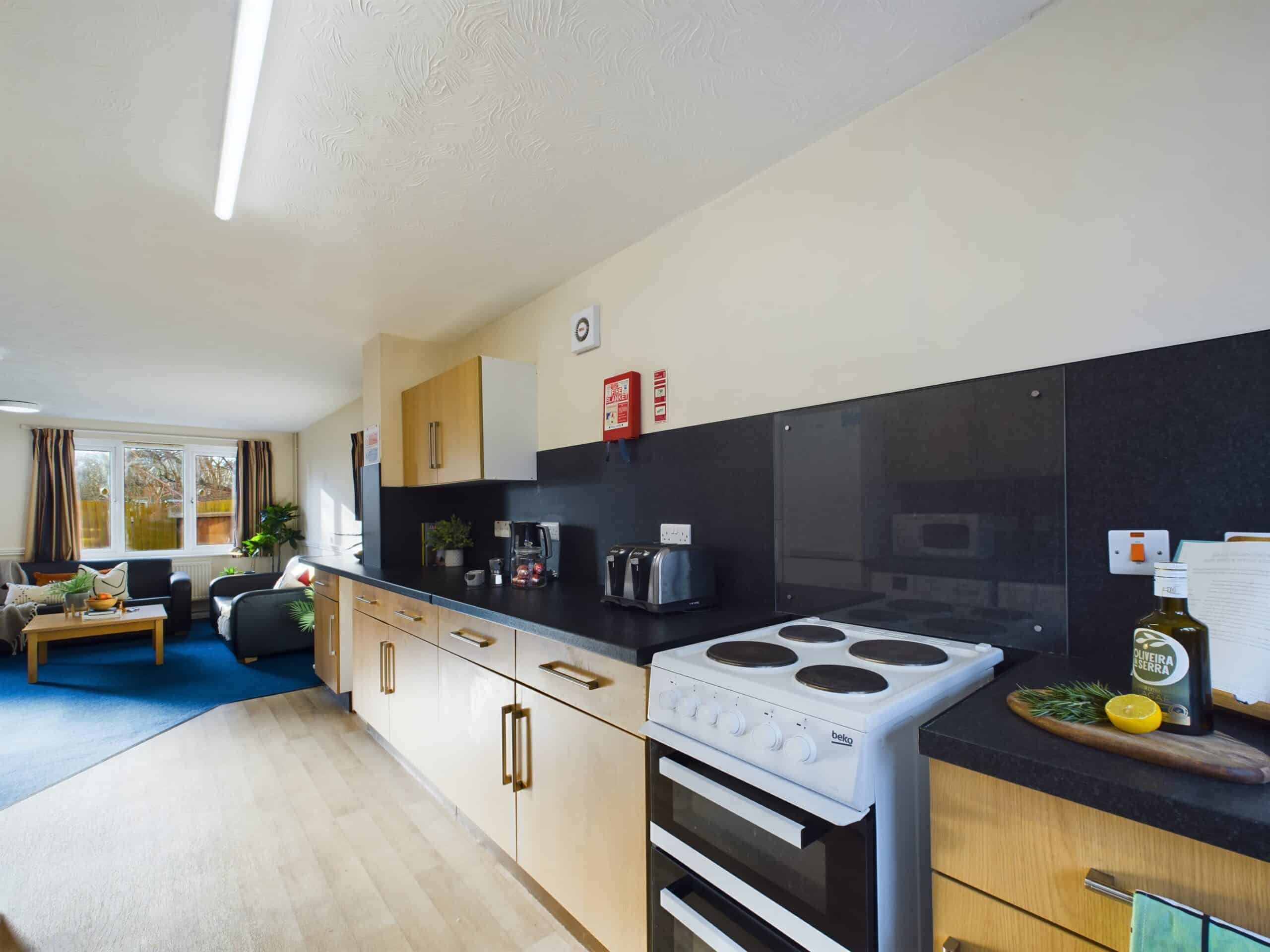 Room in a 6 Bedroom Apartment, Sage Rd, Leicester LE2 7ES - Leicester, England, United Kingdom - Bedroom 1 - Kitchen